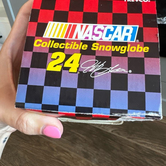 Trevco Jeff Gordon #24 Collectible Snow Globe - Picture 3 of 5